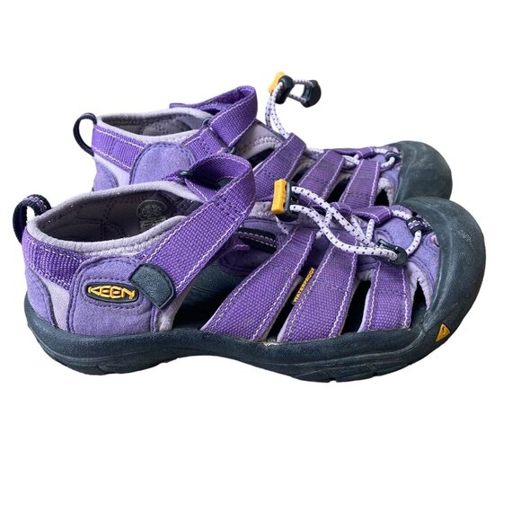 Girls KEEN Newport H2  Water Shoes Sandals Closed Toe Youth Size 3 Purple - Picture 1 of 8
